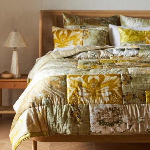 Zinnia Velvet King size Shams set of 2 - Picture 2 of 9